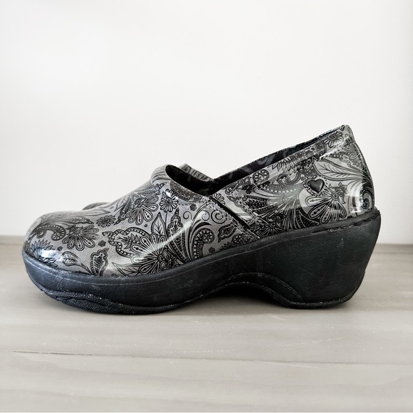 Nurse Mates Women's Bryar Black Gray Paisley Patent sz 8.5 - Picture 7 of 11
